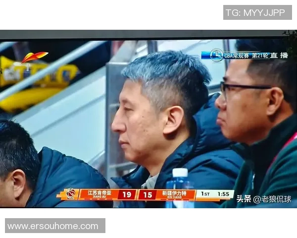 国家队主教练郭士强来到江苏男篮主场考察庞峥麟